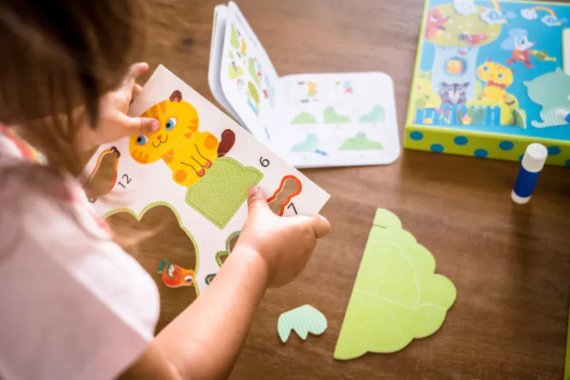 Djeco Art / Craft|Age 5 & 6^Garden Pals Collage Scene